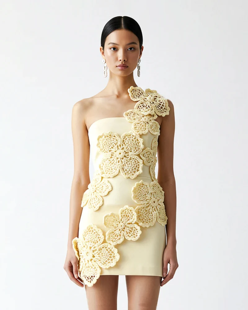Häkel-Minikleid mit Blumenapplikation - Gelb