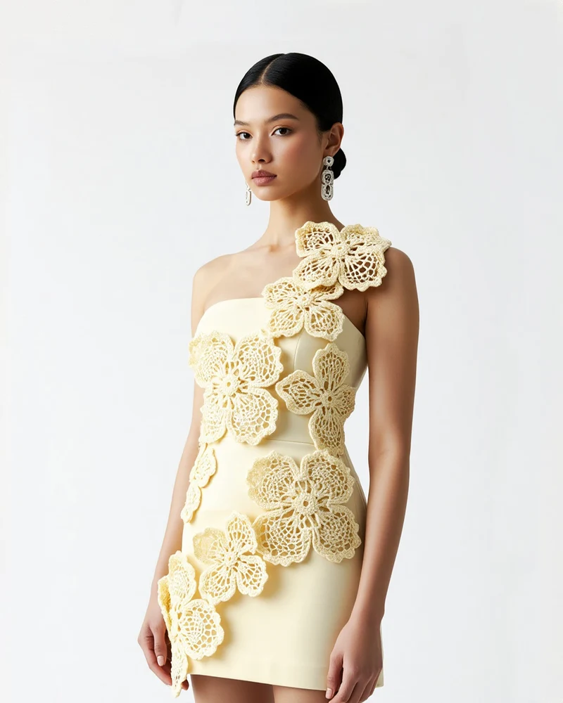 Häkel-Minikleid mit Blumenapplikation - Gelb