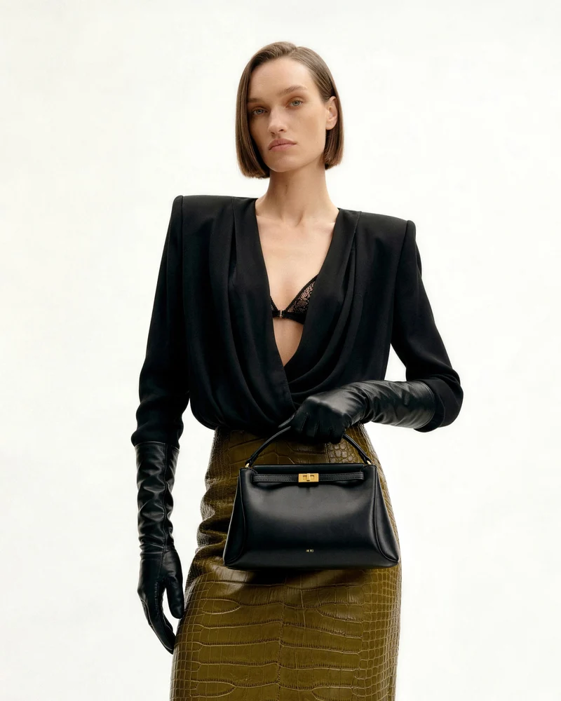 Carmen Handtasche mit Henkel – Schwarz