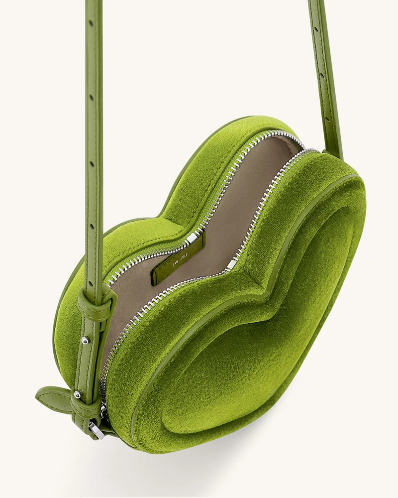 Arlene Herzförmige Tasche aus Samt – Grün