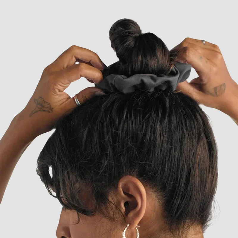 Girlfriend Collective Haargummi aus recyceltem Material "The Scrunchie"