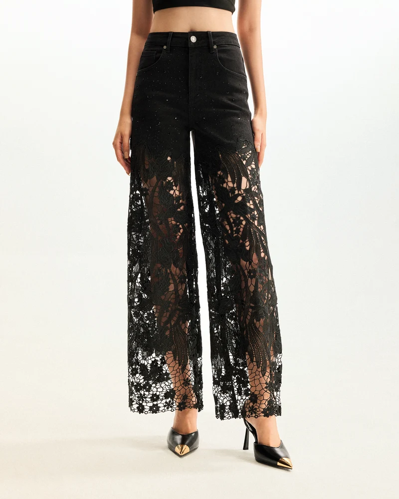 Bestickte Jeans mit hoher Taille und weitem Bein aus Spitzendenim mit Strass – Schwarz