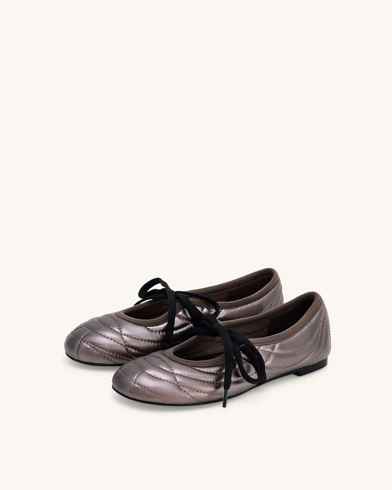 Erika Ballerinas mit Ziernähten und Schnürung – Dunkelbraun