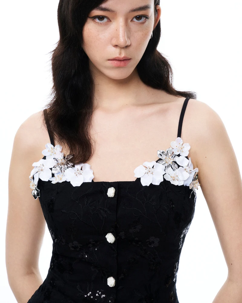 Seilena Mini-Anzug mit 3D-Blumen und Pailletten – Schwarz