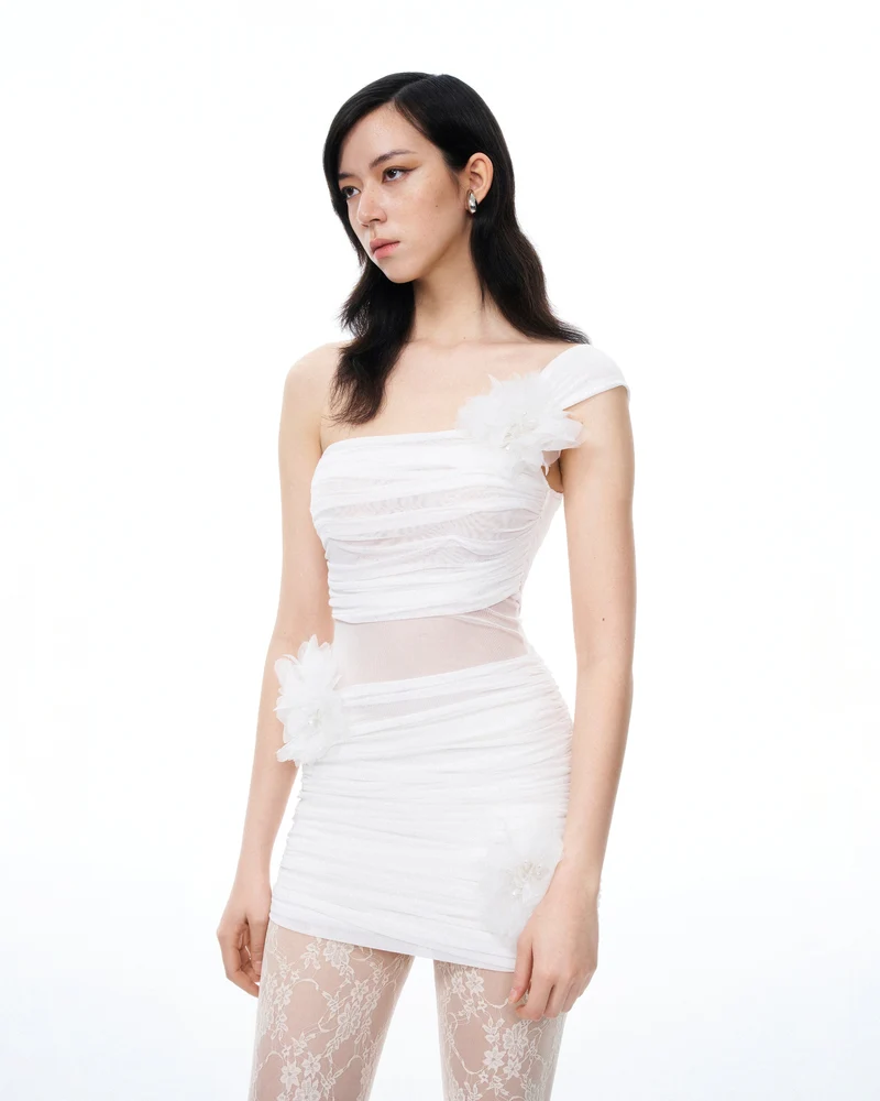 Isidore 3D-Blumen-Falten-Minikleid – Weiß