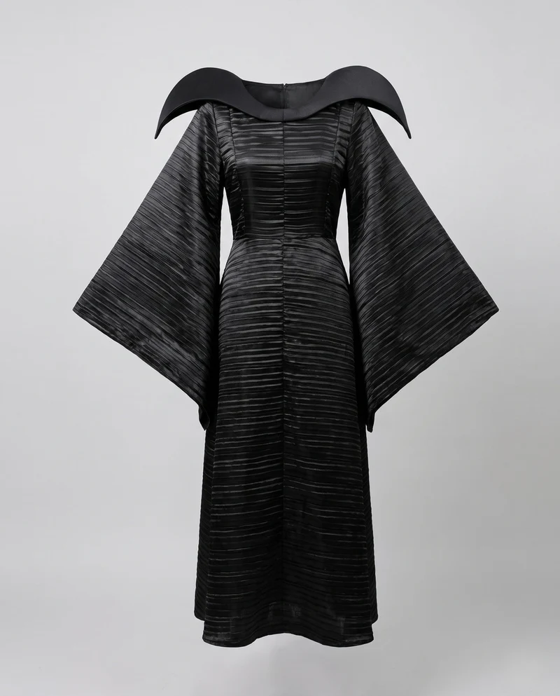 Damen Elegantes und mystisches Kostüm mit schimmernden Stoff und edlen Accessoires Nord Taschen