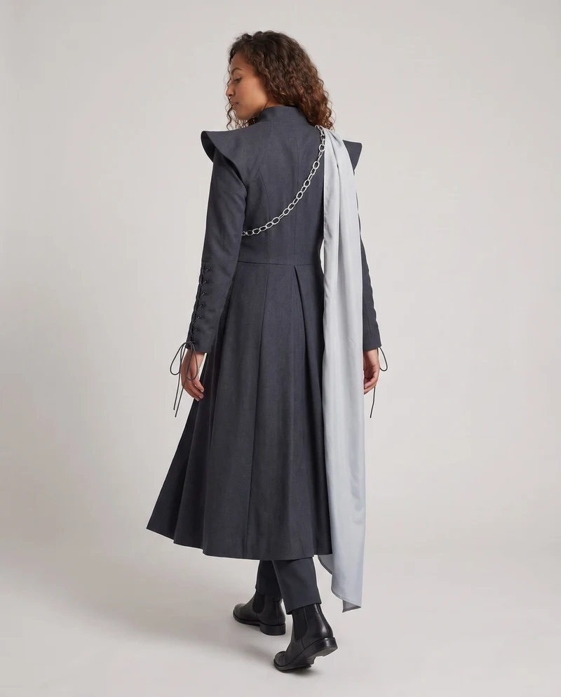 Damen lange Designer-Kleid mit einzigartigem Schnitt Nord Taschen