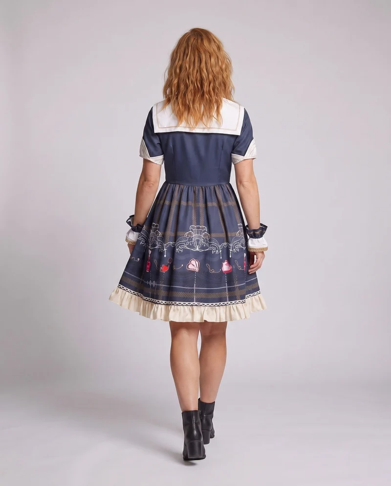 Damen verspieltes Gothic-Kleid mit eleganten Rüschendetails und kunstvollen Accessoires Nord Taschen