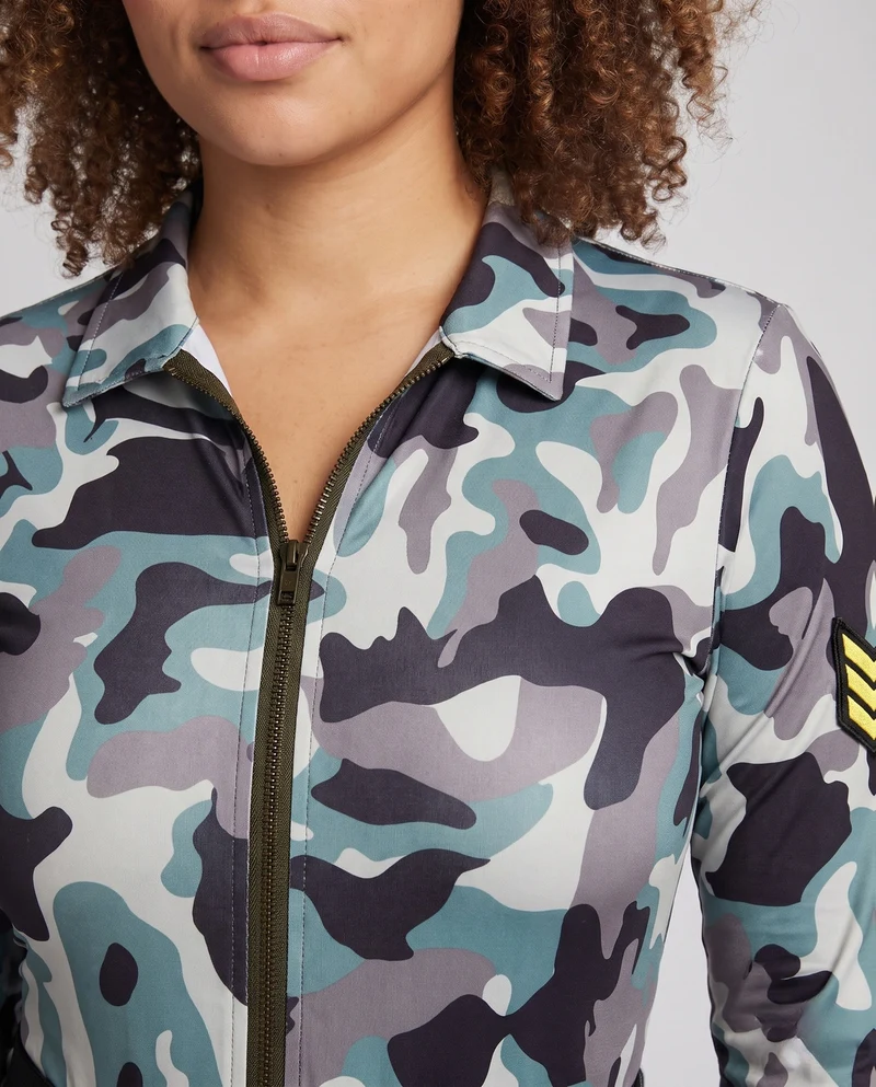 Damen Camouflage Sportanzug mit Kapuze und figurbetonter Passform Nord Taschen
