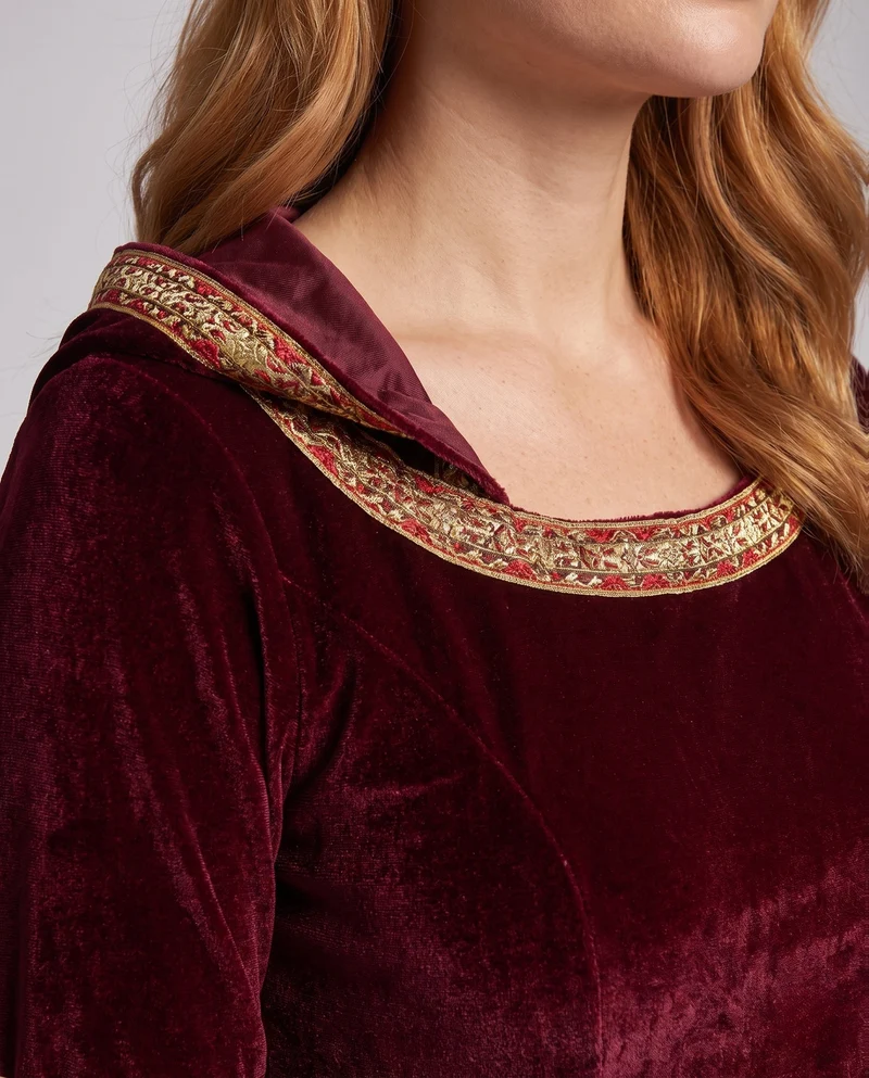 Damen elegantes Kapuzenkleid mit langen, schwingenden Ärmeln und kreativen Akzenten Nord Taschen