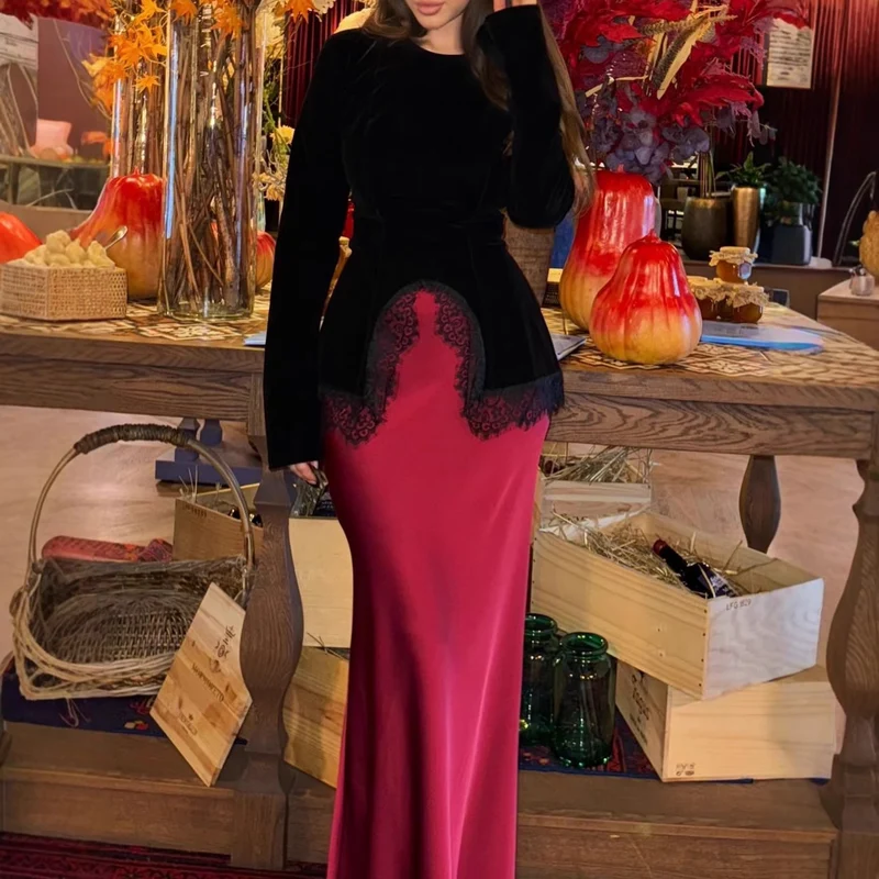 Damen Elegantes Samt-Longsleeve mit Spitzenbesatz und halbkreisförmigem Vorderschlitz Nord Taschen
