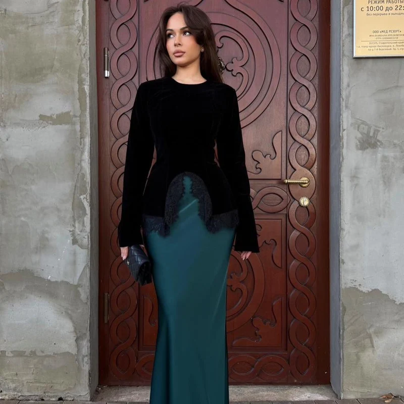 Damen Elegantes Samt-Longsleeve mit Spitzenbesatz und halbkreisförmigem Vorderschlitz Nord Taschen