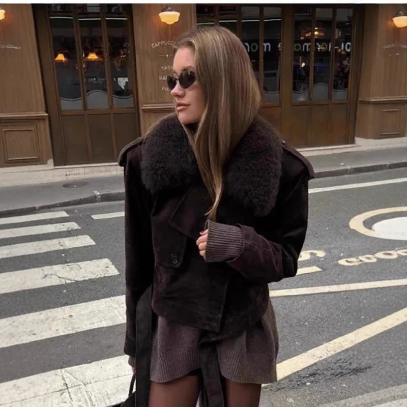 Damen Cropped-Motorjacke aus Wildlederoptik mit voluminösem Teddykragen Nord Taschen