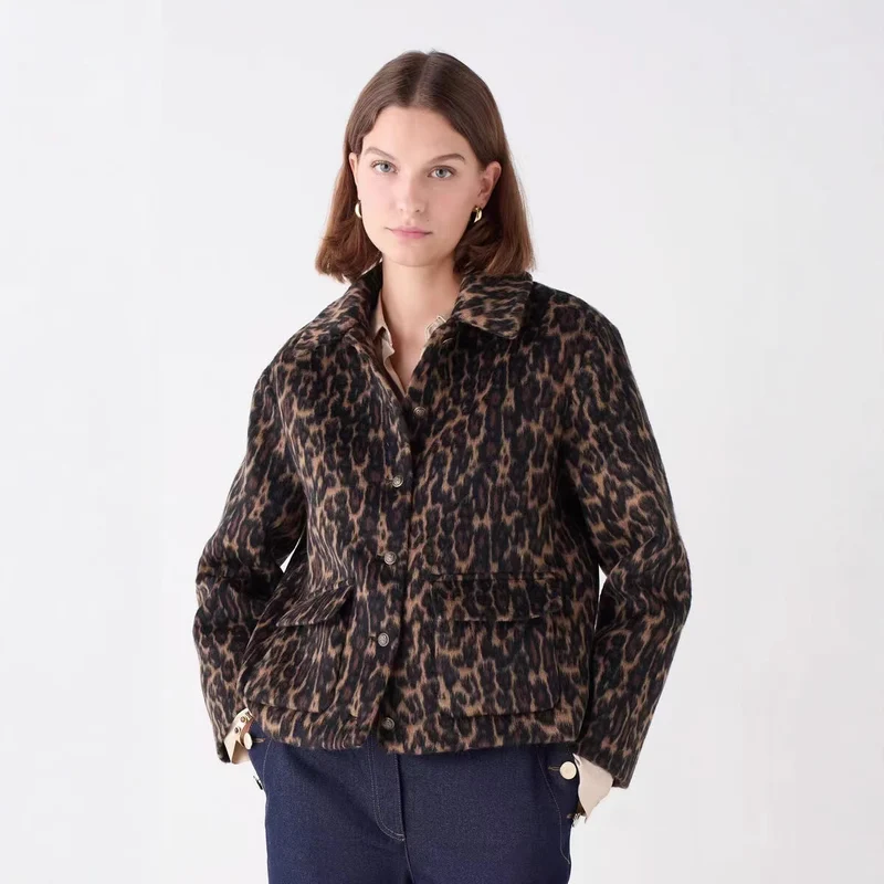Damen Boxy‑Kurzjacke mit Leopardenmuster, Hemdkragen und aufgesetzten Pattentaschen Nord Taschen