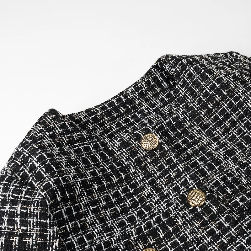 Damen Bouclé-Tweed-Jacke mit Rundhalsausschnitt, goldenen Zierknöpfen und aufgesetzten Taschen Nord Taschen