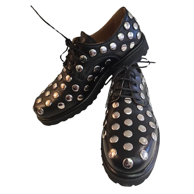Ducanero, Schnürschuh mit Nieten in Schwarz