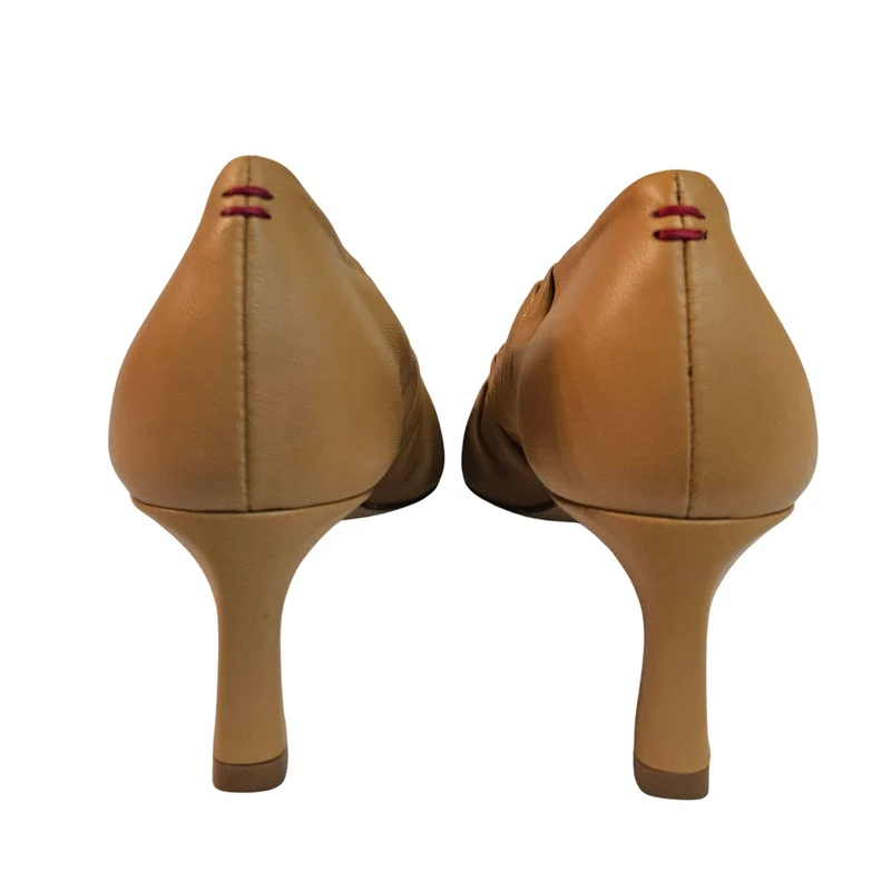 Halmanera, extravaganter Pumps in Caramel