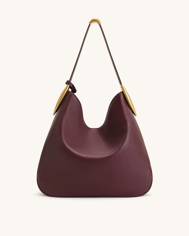 Nina Hobo-Bag mit Metallanhänger – Burgunderrot