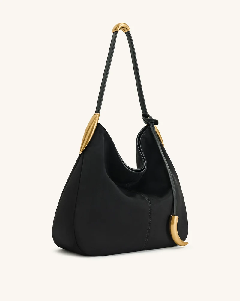 Nina Hobo-Tasche mit Metallanhänger – Schwarz