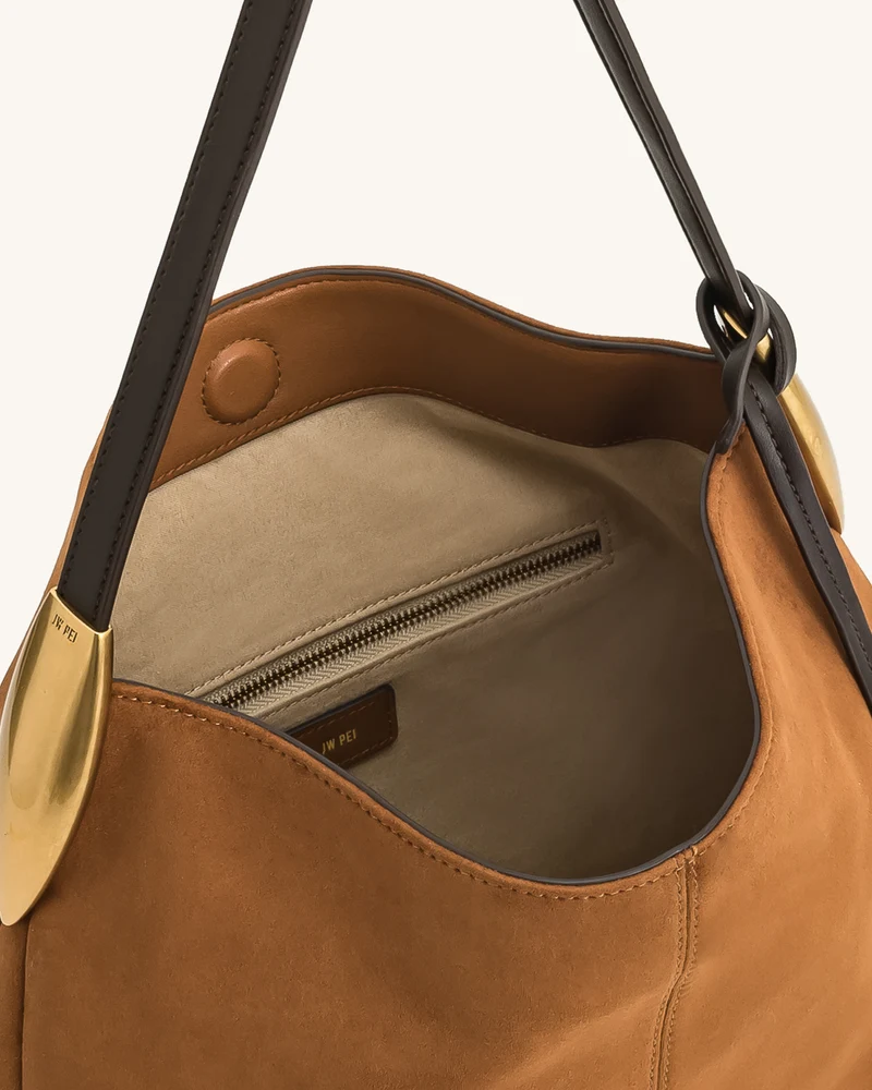 Nina Hobo-Tasche mit Metallanhänger – Braun