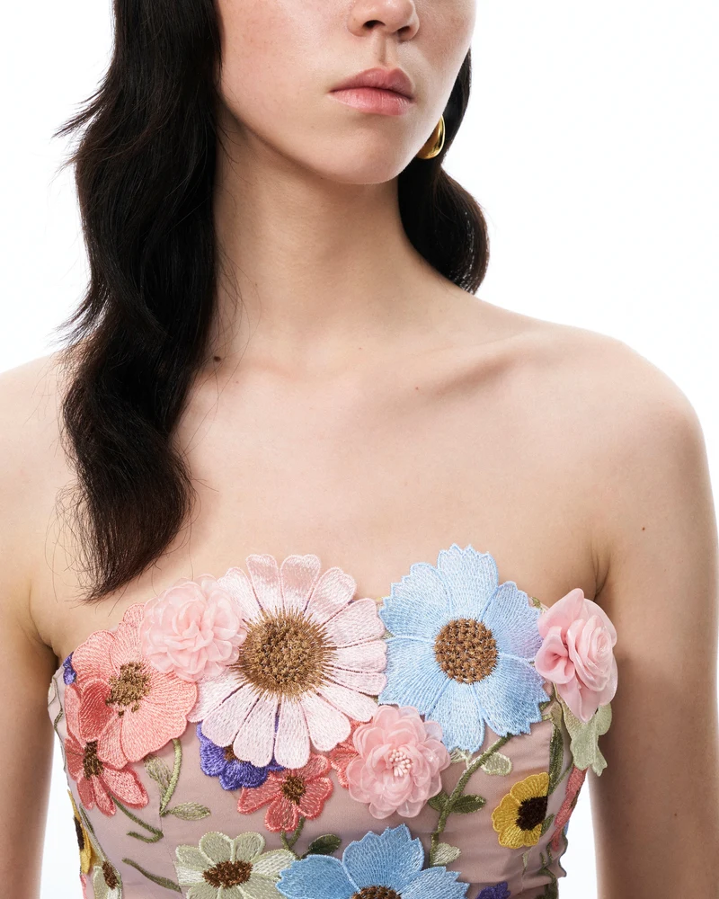 Odalys Besticktes Minikleid mit Blumen – Pastellfarben Mehrfarbig