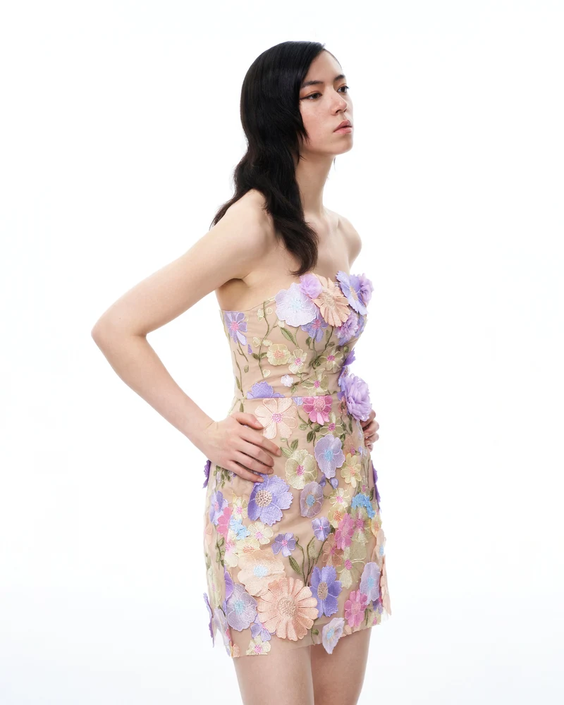 Amelie Besticktes Minikleid mit Blumen – Pastellfarben Mehrfarbig