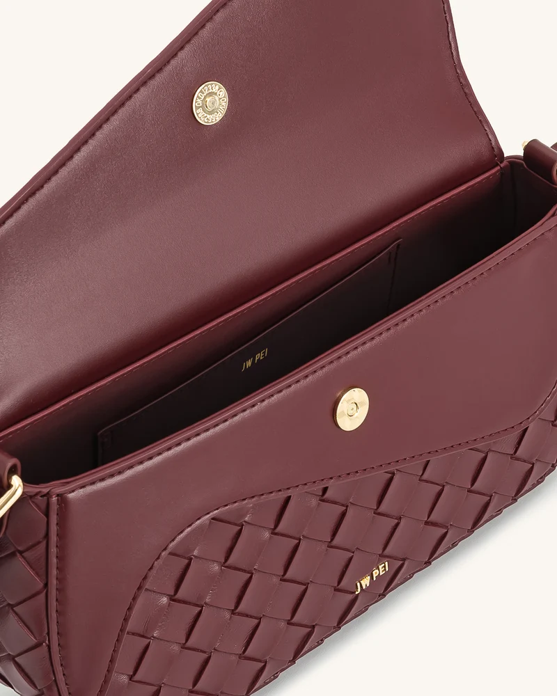 Addisyn Schultertasche mit Flechtstruktur – Burgunderrot