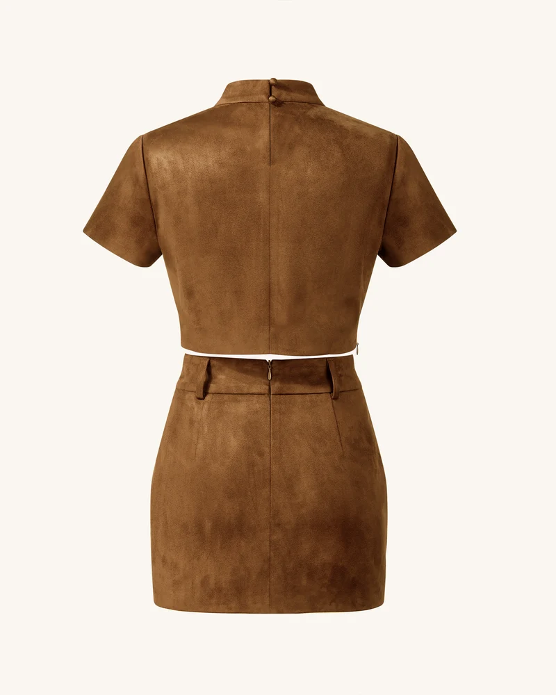 Grace Zweiteiliges Set aus Kunstwildleder - Crop-Top und Minirock - Camel