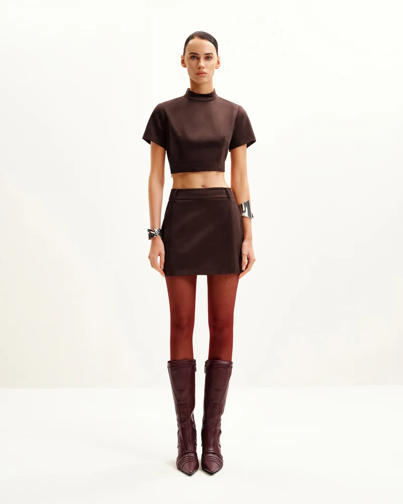 Grace Zweiteiliges Set aus Kunstwildleder - Crop-Top und Minirock - Schokoladenbraun