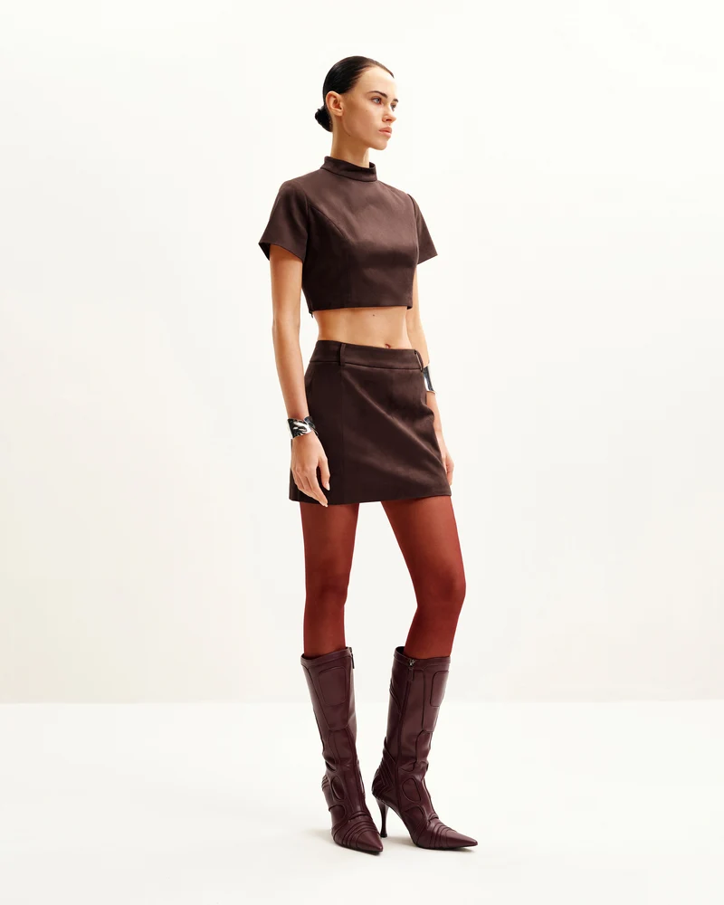 Grace Zweiteiliges Set aus Kunstwildleder - Crop-Top und Minirock - Schokoladenbraun