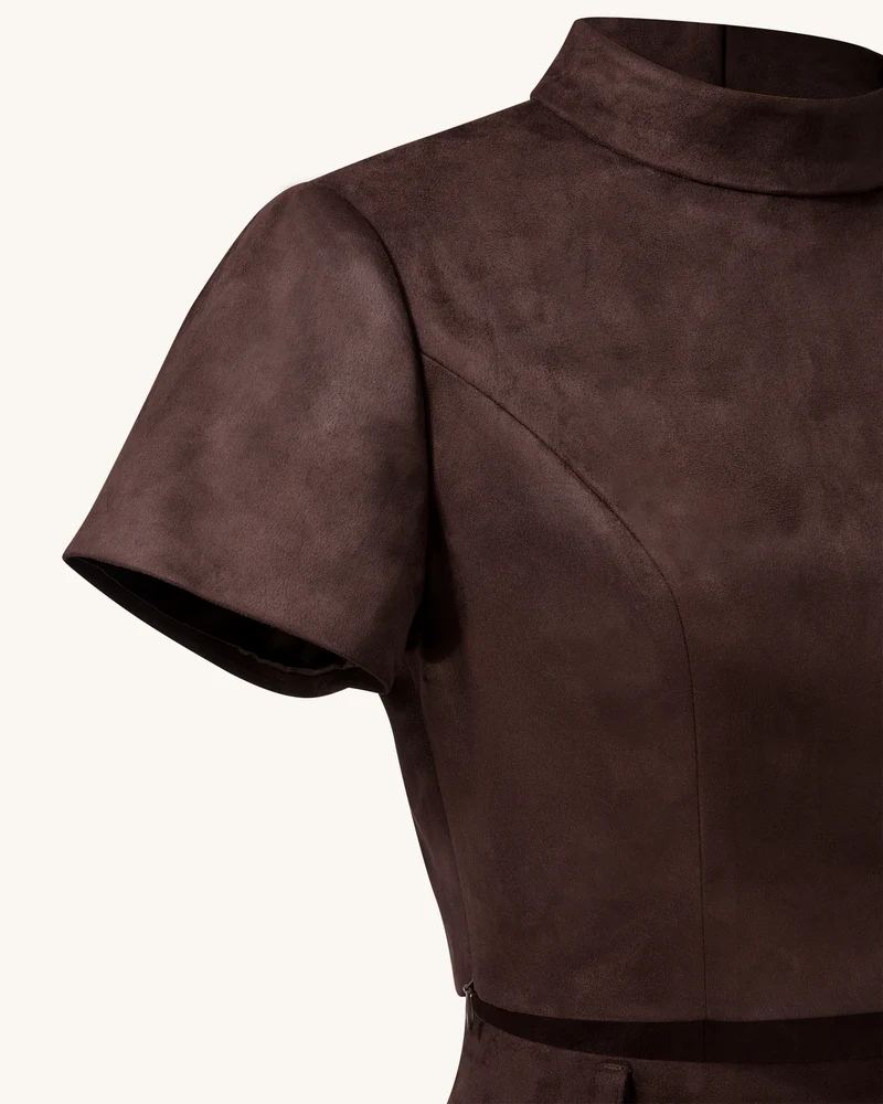 Grace Zweiteiliges Set aus Kunstwildleder - Crop-Top und Minirock - Schokoladenbraun