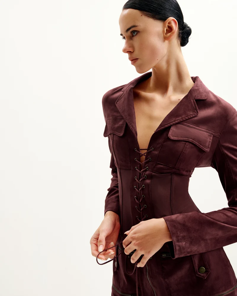 Mini-Kleid mit Korsett-Jacke aus Kunstwildleder - Dunkelrot