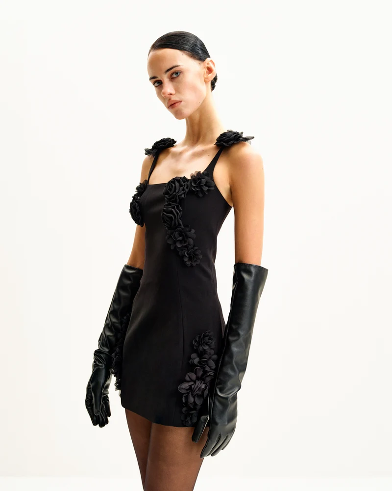 Elaina Schwarzes Rosetten-Applikations-Minikleid - Schwarz