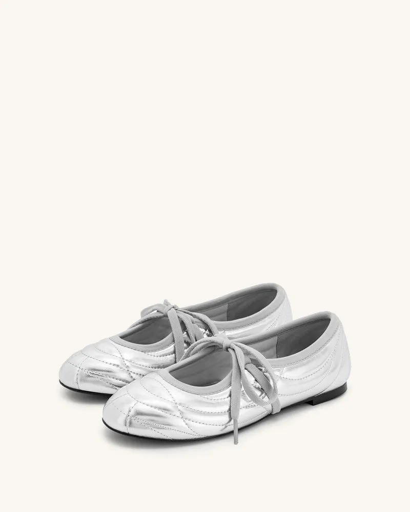 Erika Ballettflats mit Ziernähten und Schnürung - Silber