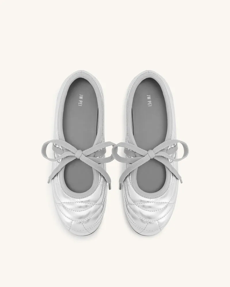 Erika Ballettflats mit Ziernähten und Schnürung - Silber