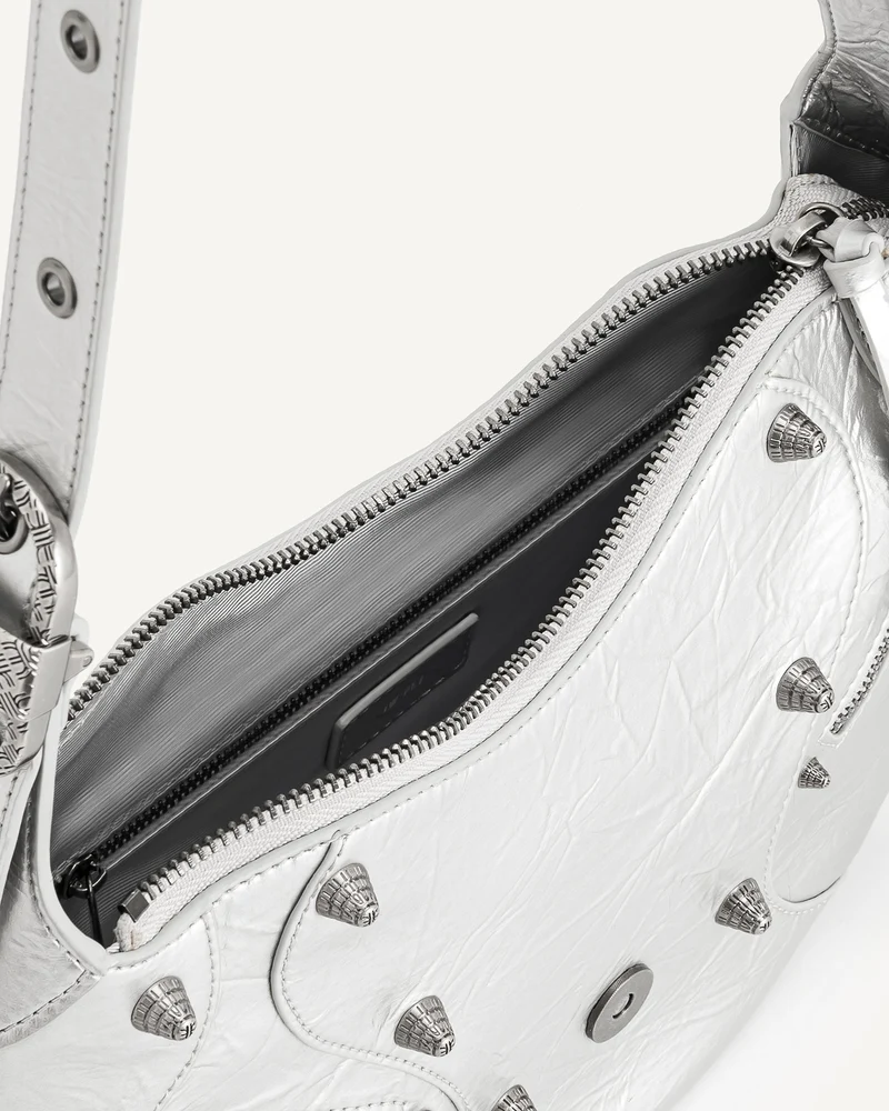 Tessa Schultertasche mit metallischer Faltenoptik - Silber