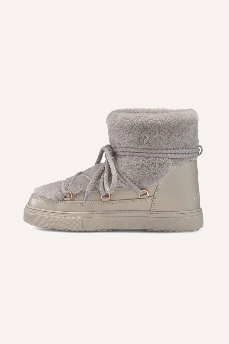 Boots Curly