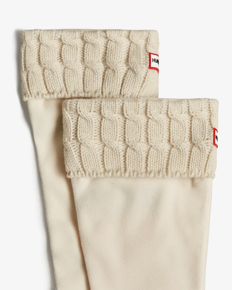 Recycled 6 Stitch Cable Cuff Tall Stiefelsocken Weiß (Unisex)