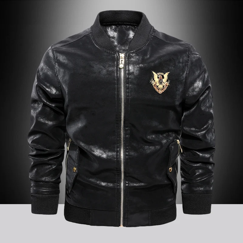 Herren Lederoptik-Bomberjacke im Aviator-Stil mit Stickabzeichen, Rippbündchen und Metallreißverschluss Nord Taschen
