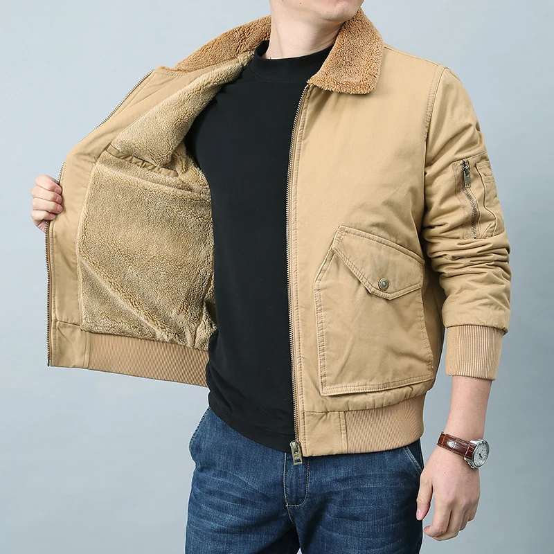 Herren Kurzschnitt Bomberjacke im Pilotenstil mit Teddykragen, Utility‑Taschen und gerippten Bündchen Nord Taschen