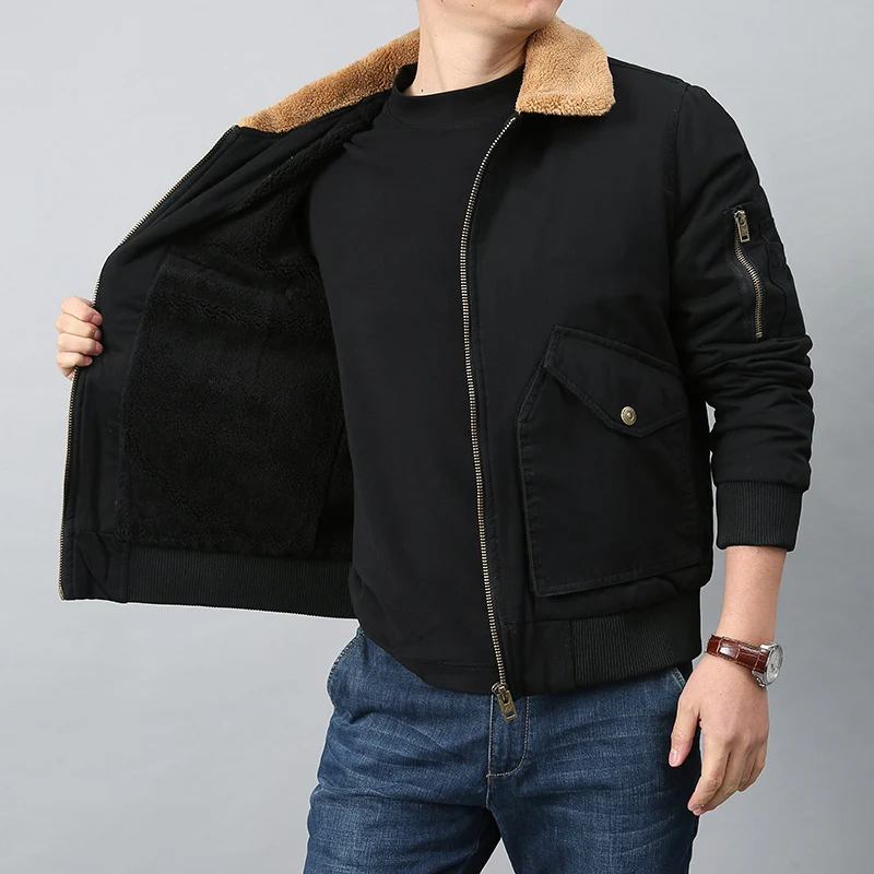 Herren Kurzschnitt Bomberjacke im Pilotenstil mit Teddykragen, Utility‑Taschen und gerippten Bündchen Nord Taschen