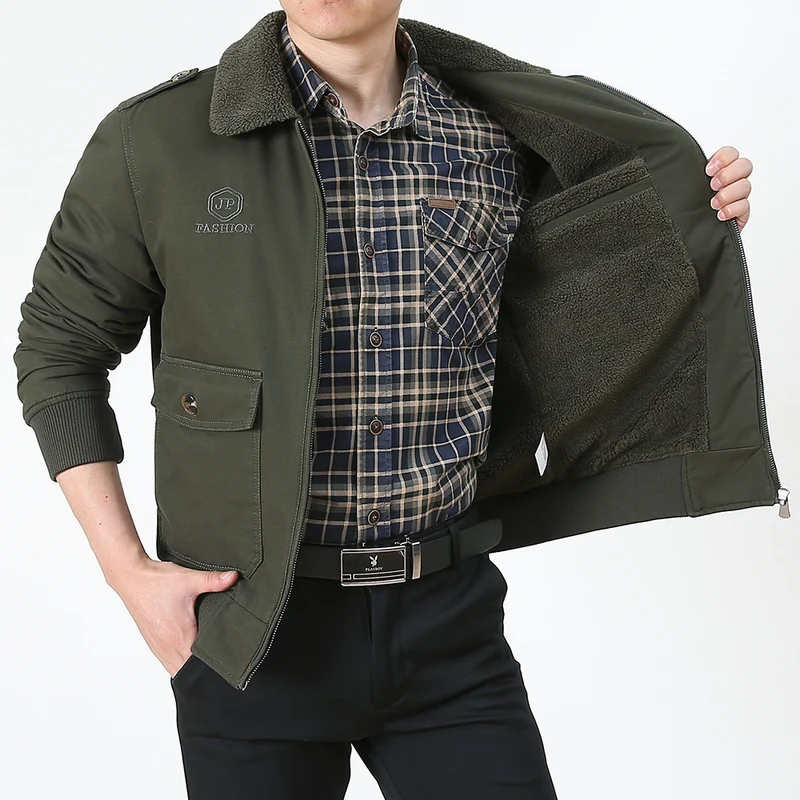 Herren Kurzjacke im Pilotenstil mit Sherpa-Kragen, Pattentaschen und Reißverschluss Nord Taschen