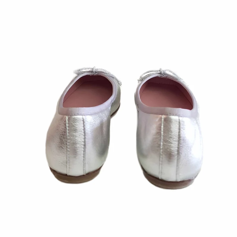 Pretty Ballerinas, silberfarbener Ballerina in Karreeform