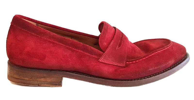 Cordwainer, rahmengenähter Wildleder-Slipper in Rot