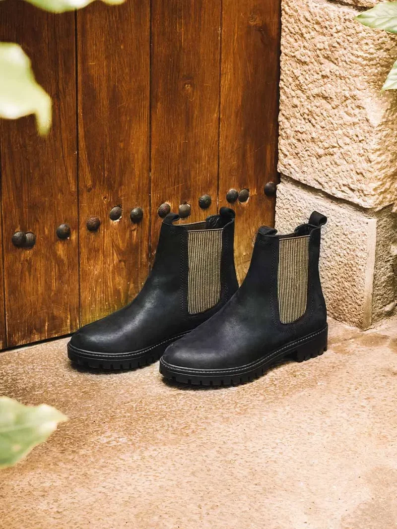 Botines de mujer en piel con elásticos laterales | CARLA-NC