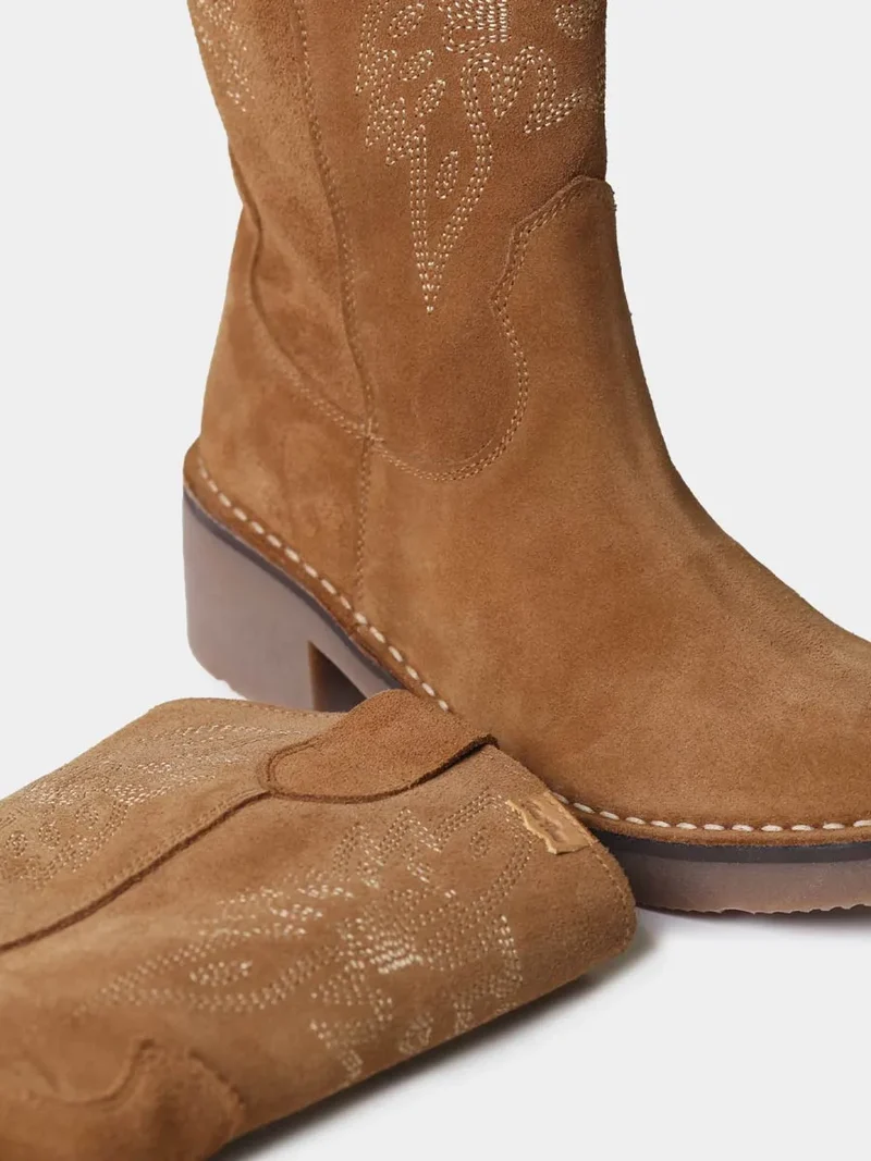 Botines cowboy de mujer en serraje con bordados | ILLINOIS-SY