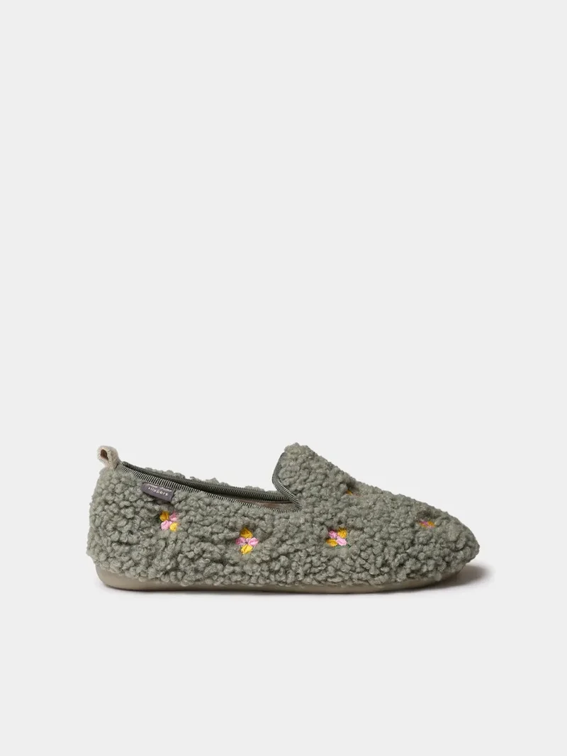Zapatilla tipo babucha con motivos bordados para mujer | MAILY-BB