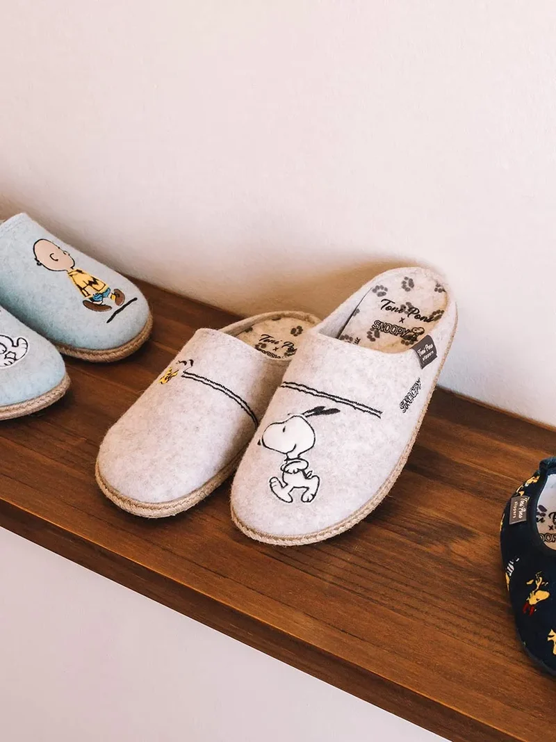 Slippers tipo zueco de Snoopy para mujer en fieltro | SNOOPY