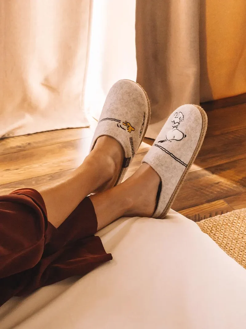 Slippers tipo zueco de Snoopy para mujer en fieltro | SNOOPY