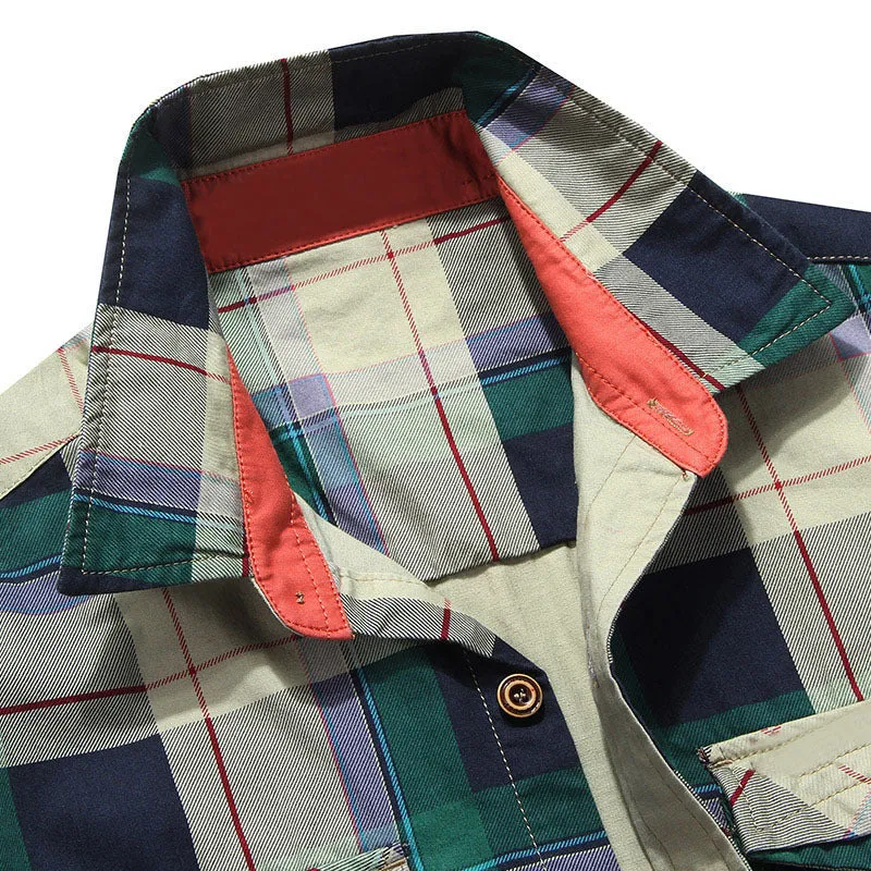 Herren Kariertes Baumwoll-Workshirt mit Brustpattentaschen und kontrastiertem Innenkragen Nord Taschen